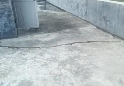 邕宁楼顶漏水维修公司分享下如何解决卫生间隐蔽部位漏水的问题?