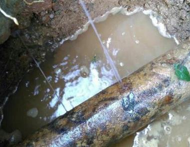 邕宁楼顶渗水维修公司分享下地暖漏水的原因及检测方法。